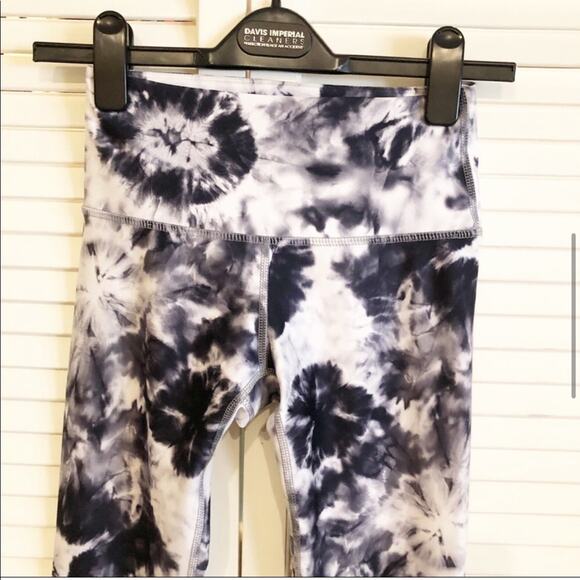 Like New Noli Tie Dye Leggings - Picture 8 of 8
